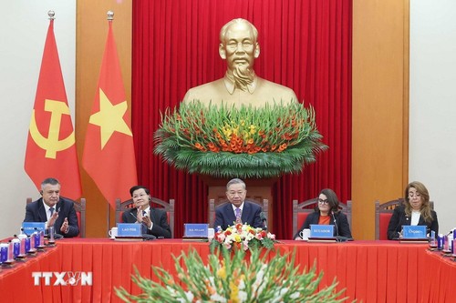 苏林会见出席《河内公约》签署仪式的各国代表团团长 - ảnh 1