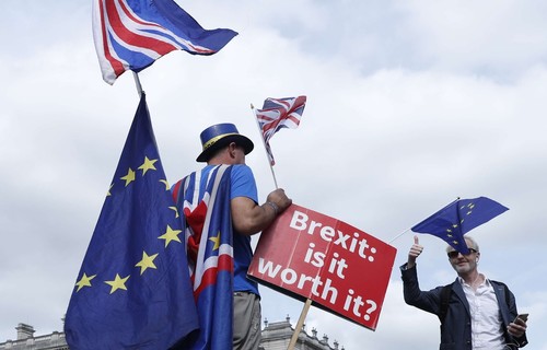 Des conservateurs partisans d’un Brexit dur veulent renverser Theresa May - ảnh 1