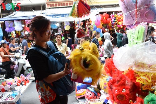 La fête de la mi-automne dans le vieux quartier de Hanoi - ảnh 2