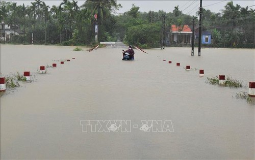 Inondations: des axes dégagés au Centre - ảnh 1