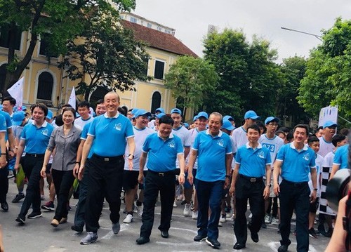 Truong Hoà Bình à la Marche pour la santé - ảnh 1