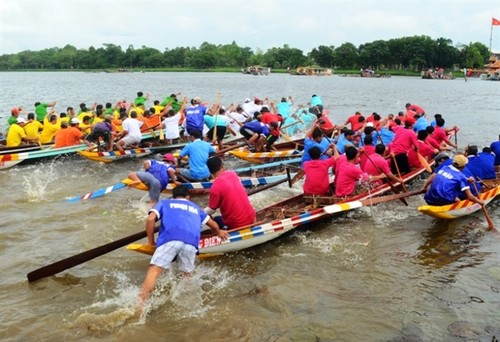 La fête nationale célébrée en grande pompe au Vietnam - ảnh 1