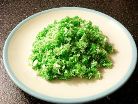 Spezialität “Gestampfter junger Reis” von der Volksgruppe der Khmer in Soc Trang - ảnh 1