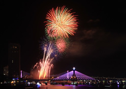 Der internationale Feuerwerkswettbewerb Danang 2013 - ảnh 1