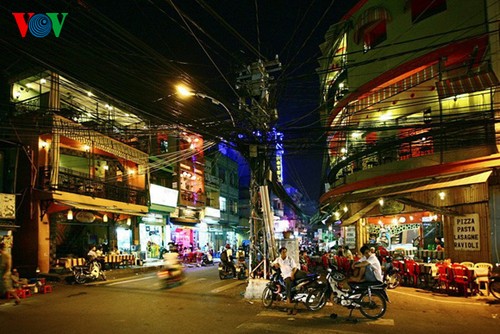 Nacht in der “Westlichen Straßenzone” - ảnh 2