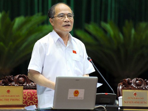 Ständige Abgeordnete diskutieren Entwurf zur Verfassungsänderung - ảnh 1