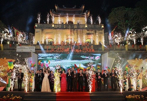 Staatspräsident Sang nimmt am Programm “Der Frühling im Heimatland 2014” teil - ảnh 1