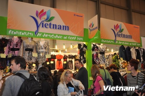 Werbung für vietnamesische Kunsthandwerksprodukte in Italien - ảnh 1