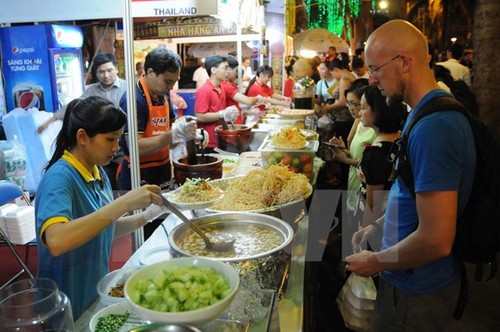 Verstärkung der internationalen Verbindungen zur Tourismusförderung - ảnh 1