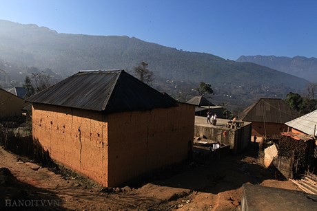 Häuser der Volksgruppe Ha Nhi - ảnh 1