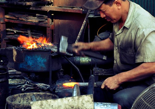 Der einzige Schmied in der Lo Ren-Straße in der Altstadt Hanoi - ảnh 1