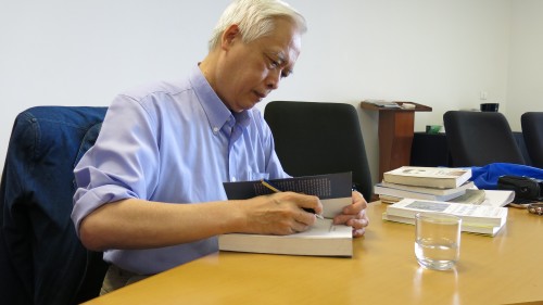 Astrophysiker Trinh Xuan Thuan vermittelt jungen Vietnamesen seinen Enthusiasmus   - ảnh 1