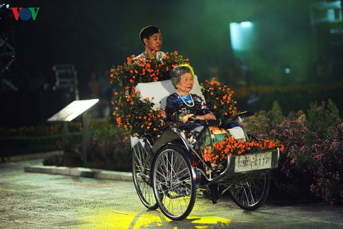 Berühmte vietnamesische Schauspieler versammeln sich beim Ao Dai-Festival Hanoi  - ảnh 8