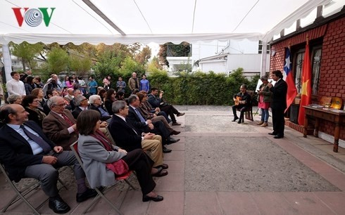 Feier zum 43. Jahrestag der Befreiung Südvietnams in Chile und Russland - ảnh 1