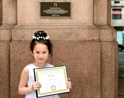 Vietnamesisches Mädchen gewinnt 1. Preis beim Klavierwettbewerb in New York - ảnh 1