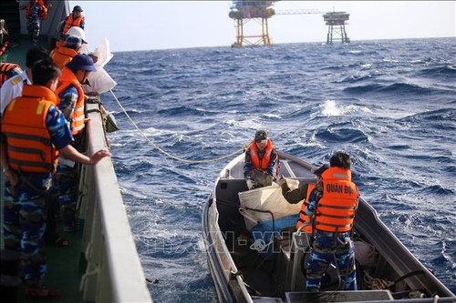 Geschenke zum Neujahresfest Tet für zehn Wachtürme im südlichen Schelf sind ausgeliefert - ảnh 1
