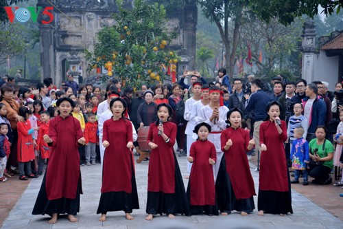Bewahrung der traditionellen Schönheit des Tetfestes - ảnh 13