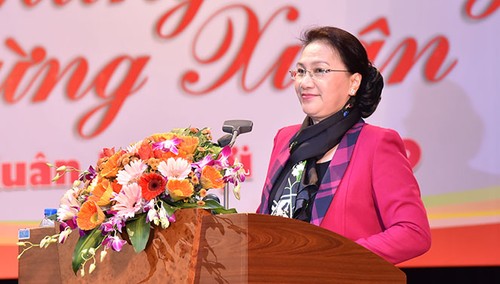 Parlamentspräsidentin Nguyen Thi Kim Ngan besucht Zollbehörde, Vietcombank, HDBank und Vietjet Air - ảnh 1