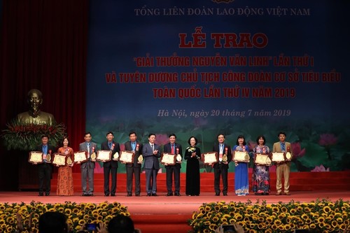 Truong Thi Mai nimmt an Verleihung des Nguyen-Van-Linh-Preises teil - ảnh 1