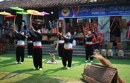 Ehrung der Kulturidentitäten der vietnamesischen Volksgruppen - ảnh 1