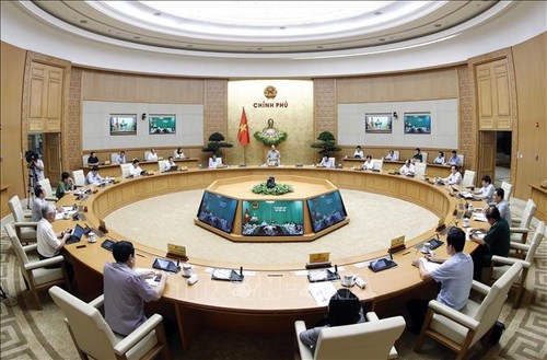 Premierminister Nguyen Xuan Phuc leitet Online-Landeskonferenz zum Kampf gegen Covid-19 - ảnh 1