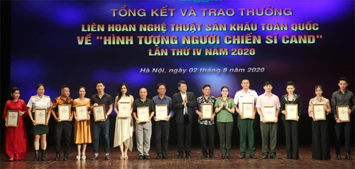 Abschluss des nationalen Theaterkunstfestivals über das Bild der Volkspolizisten - ảnh 1