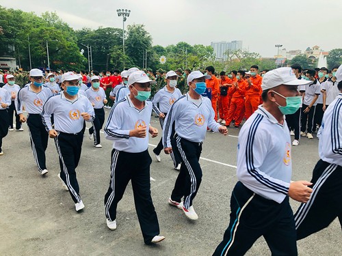 Tausende Jugendliche nehmen am „olympischen Lauf für Gesundheit der Bevölkerung” teil - ảnh 1