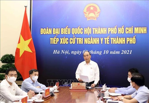 Staatspräsident Nguyen Xuan Phuc trifft Wähler der Gesundheitsbranche von Ho Chi Minh Stadt - ảnh 1