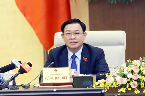 Parlamentspräsident Vuong Dinh Hue beglückwünscht Unterhaus- und Senatschefs Marokkos - ảnh 1