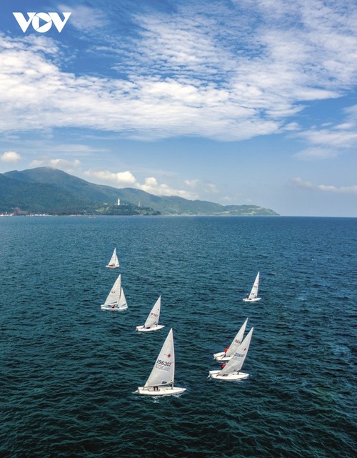 Weiße Segel auf dem Meer in Da Nang - ảnh 18