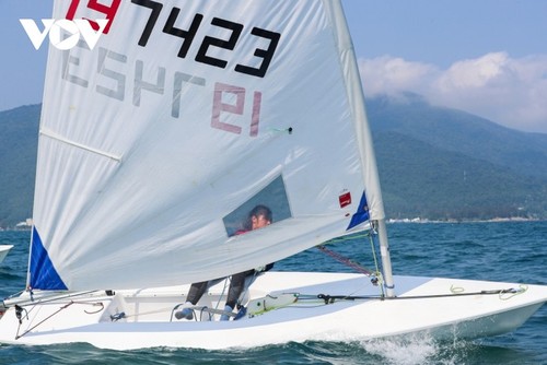 Weiße Segel auf dem Meer in Da Nang - ảnh 19