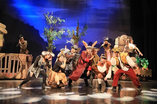 Jugendtheater stellt Kunstprojekt „Der interessante Sommer“ vor - ảnh 1