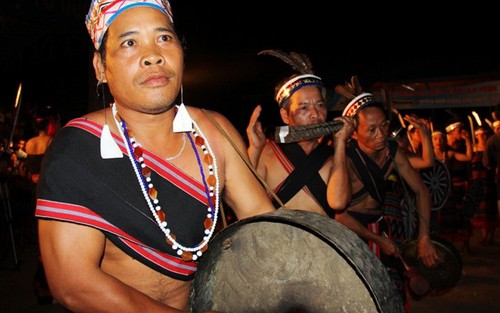 Mehr als 1000 Meister in Quang Nam nehmen am Festival „Gong-Klänge“ teil - ảnh 1