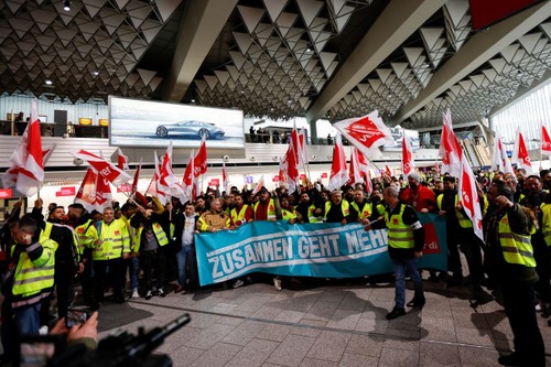 Warnstreiks legen deutsche Flughäfen lahm - ảnh 1