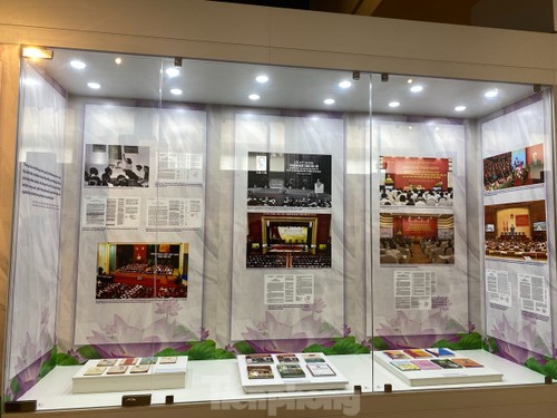 Ausstellung „Bescheidende und ehrenvolle Vorbilder“ - ảnh 1