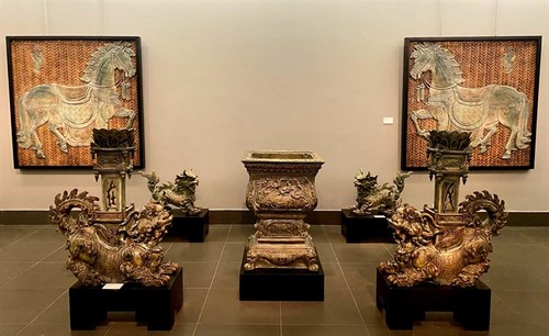 Eröffnung der Keramik-Ausstellung „Die derzeitigen Fabeltiere“ - ảnh 1