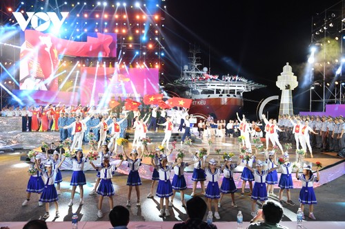 “Stärkung und Bereicherung durch das Meer”: Verbreitung der Liebe zu Meer und Inseln - ảnh 1