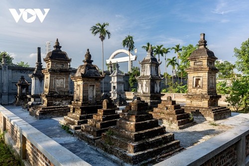 Einzigartige Pagode mit mehr als 30 Stupas - ảnh 7