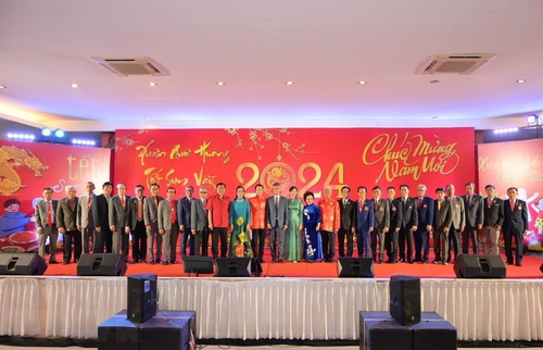 Die in Thailand lebenden Vietnamesen feiern das Neujahrsfest Tet - ảnh 1