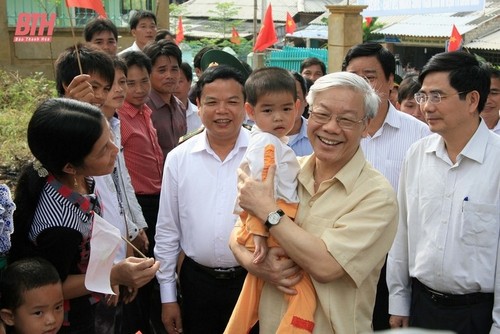 Bilder über die Zuneigung von KPV-Generalsekretär Nguyen Phu Trong für Bewohner und Soldaten  - ảnh 3