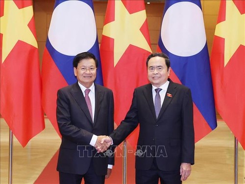 Parlamentspräsident Tran Thanh Man trifft Partei- und Staatschef von Laos - ảnh 1