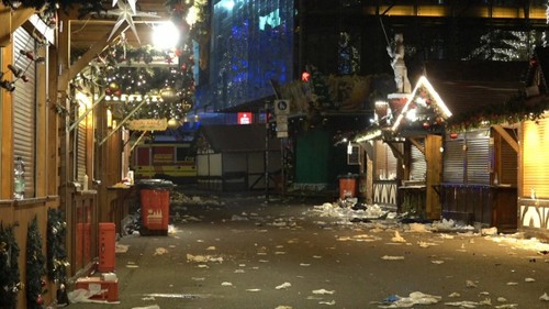 Deutschland: Bundesweite Trauerbeflaggung nach Attacke auf dem Weihnachtsmarkt in Magdeburg - ảnh 1