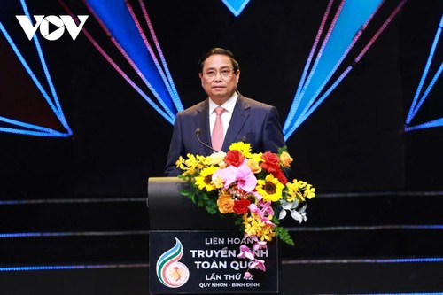 Premierminister Pham Minh Chinh nimmt an Preisverleihung des nationalen Fernsehfilm-Festivals teil - ảnh 1