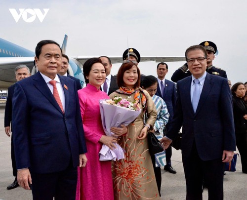 Parlamentspräsident Tran Thanh Man ist in der usbekischen Hauptstadt Taschkent eingetroffen - ảnh 1