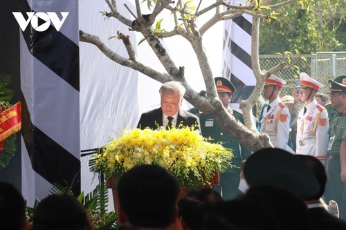 Beisetzungszeremonie des ehemaligen Staatspräsidenten Tran Duc Luong - ảnh 2