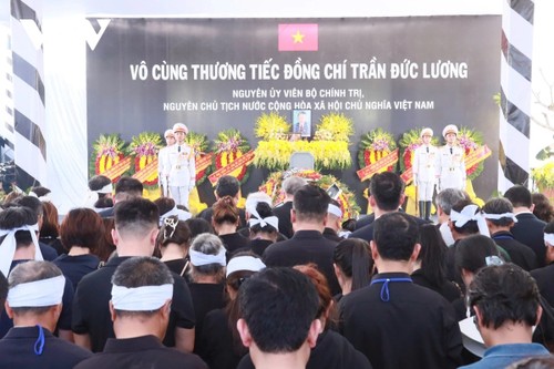 Beisetzungszeremonie des ehemaligen Staatspräsidenten Tran Duc Luong - ảnh 3