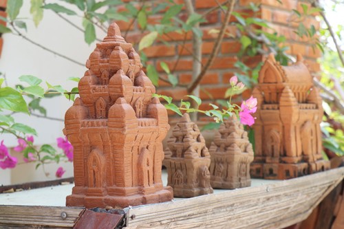 Ausstellung über die Kultur der Cham in Ninh Thuan und Quang Nam - ảnh 1