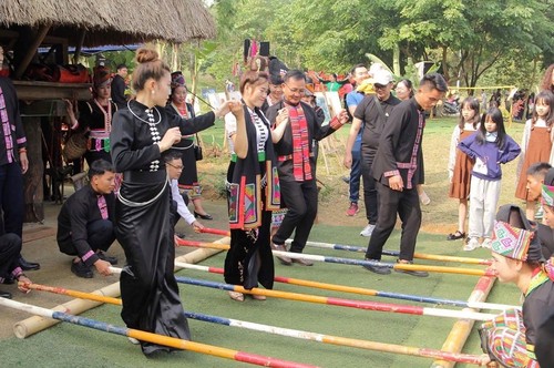 Erleben traditioneller Kulturen der Volksgruppen in Hanoi - ảnh 1