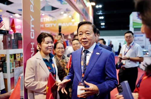 Vizepremierminister Tran Hong Ha nimmt an Internationalen Halal-Messe in Malaysia teil - ảnh 1