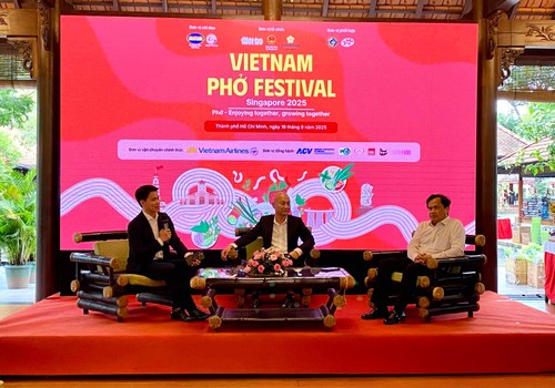 Vietnamesische Nudelsuppe Pho in Singapur vorstellen - ảnh 1